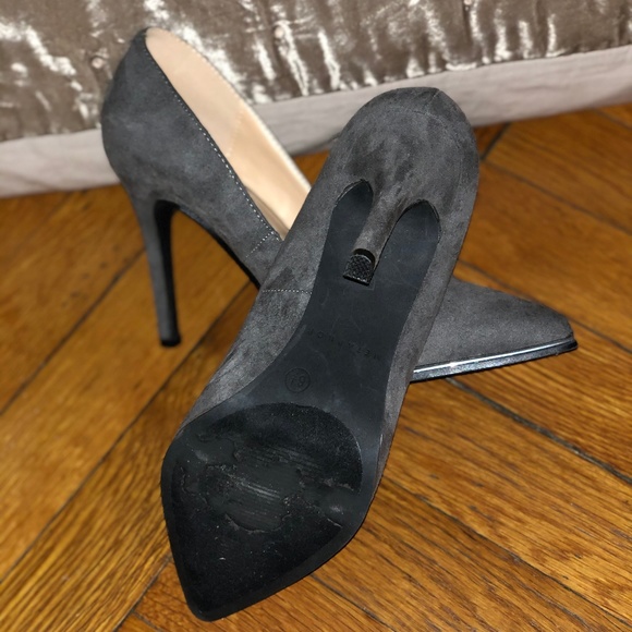 Gray suede pump - Picture 2 of 3